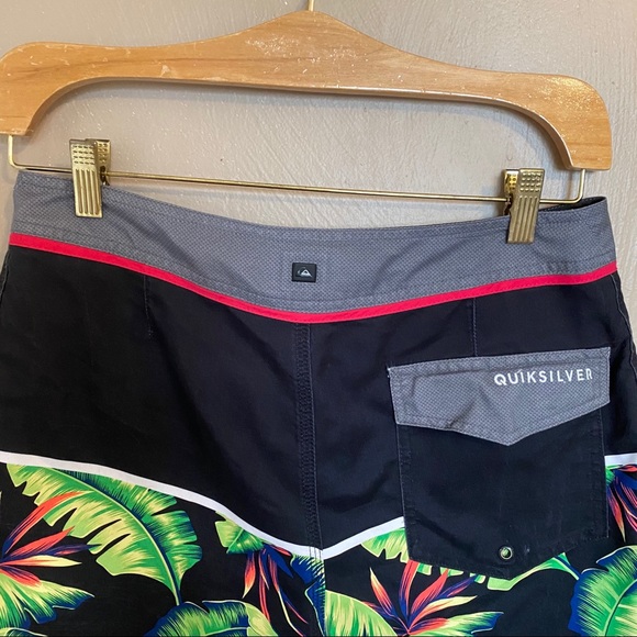 Quiksilver board shorts - Picture 6 of 9